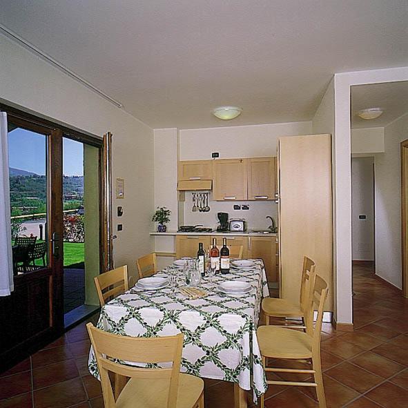 Residence Corte Camaldoli Garda  Quarto foto